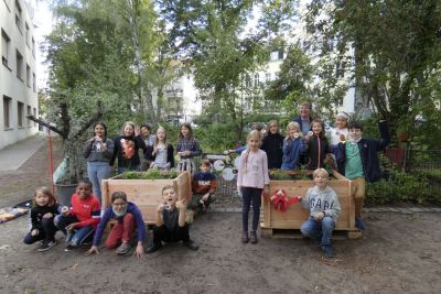 Gruppenfoto an der Athene-Grundschule