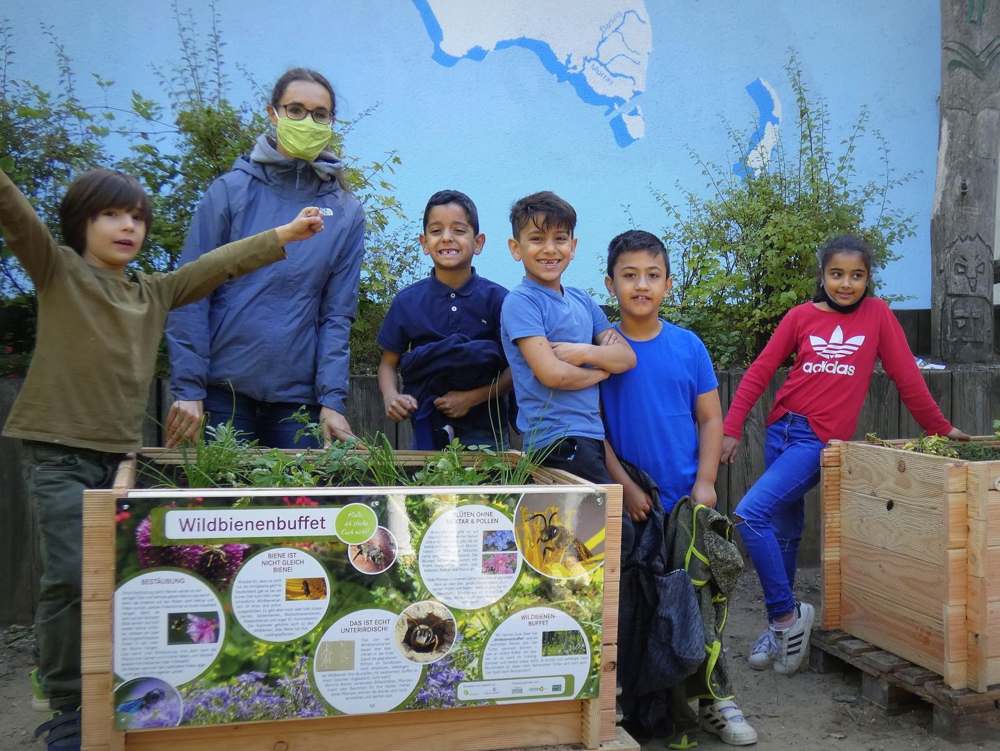 Aufbau Wildbienenbuffets Wilhelm-Hauff-Grundschule